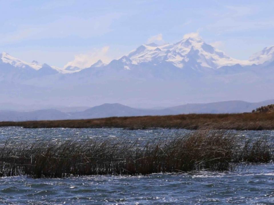 Lac Titicaca et Cordilière Royale. photo Xavier Lazzaro